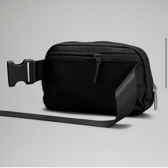 Lululemon Everywhere Belt Bag - Picture 4 of 4